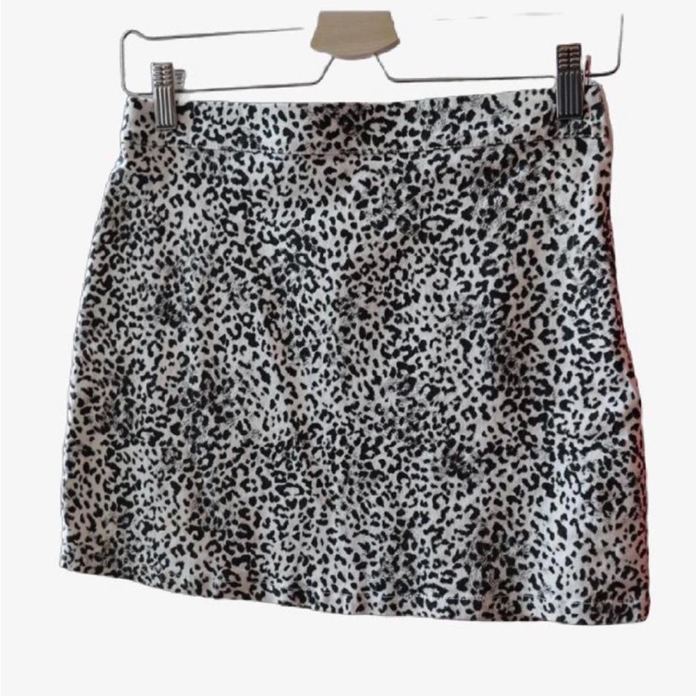 Black-and-white leopard cheetah print mini skirt
